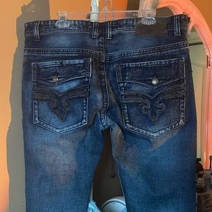 Beautiful preloved jeans, their is great condition, like new!